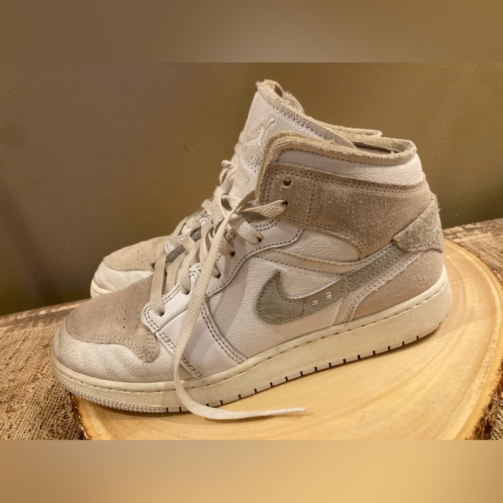 Nike Air Jordan 1 Mid Craft SE GS Youth Size 7y White Brown Gray FB9142-120